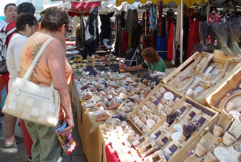 Weekly market à Nyons - 2
