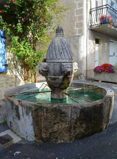 Fontaine à Mirabel-aux-Baronnies - 0