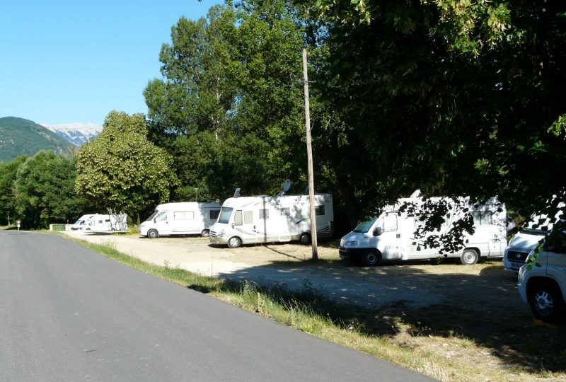 Aire de stationnement de camping cars Montbrun les Bains à Montbrun-les-Bains - 0
